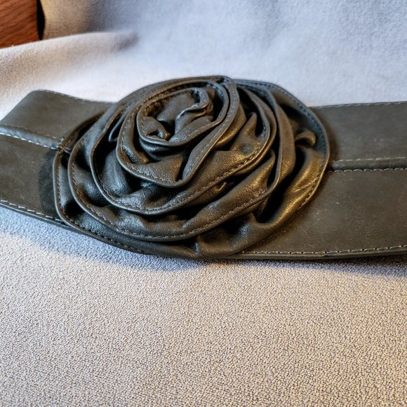NWOT Hand-made unique gray leather wide belt with large Rose flower SZ M/L - Picture 1 of 6